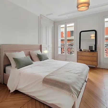 Amazing Refurbished Flat In V Parigi